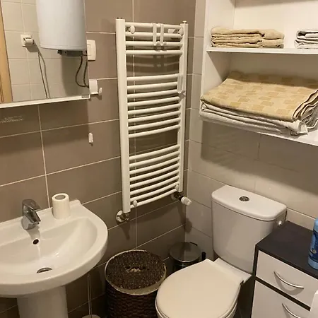 Apartment Apartment Well Maintained Tower Parking View Next To City Mall