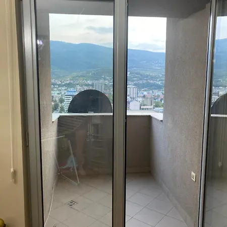Apartment Well Maintained Tower Parking View Next To City Mall *